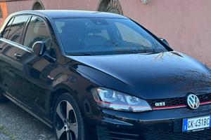 Volkswagen Golf GTI 2.0 TSI DSG