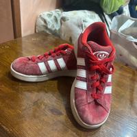 Adidas modello Campus.