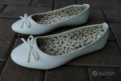 Ballerine bianche con fiocco