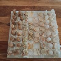 dama e scacchi in marmo