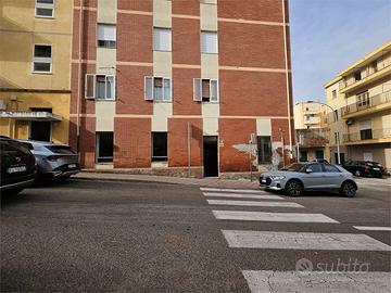 Cagliari appartamento piano terra con cortile