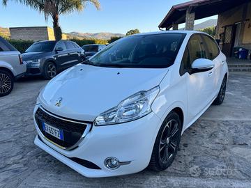 Peugeot 208 1.4 HDi 68 CV 5 porte Allure