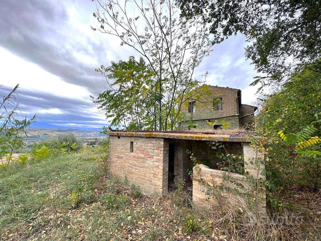 CASA COLONICA con TERRENO E ANNESSO AGRICOLO - Vista 2