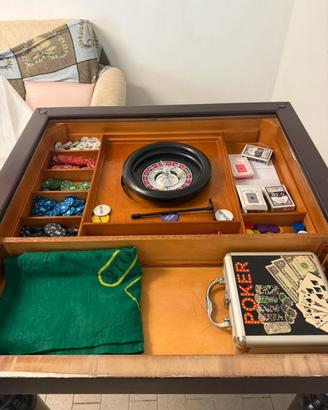 Tavolo da gioco con roulette
