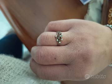 Anello con diamanti 