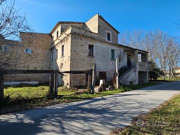 Casa padronale fine 800 da ristrutturare
