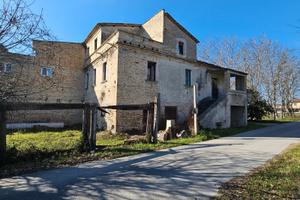 Casa padronale fine 800 da ristrutturare