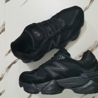 Scarpe sportive da uomo New Balance 9060 nere EU42