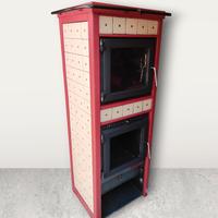stufa a legna con forno e piastrelle in ceramica 