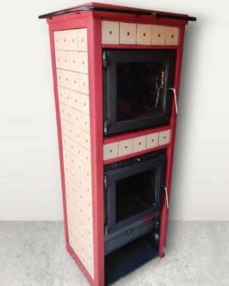 stufa a legna con forno e piastrelle in ceramica 