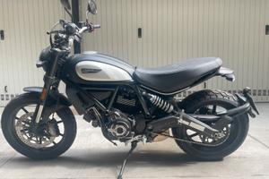 DUCATI SCRUMBLER ICON 800