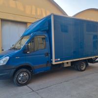 Iveco Daily 35C15 con cassa in alluminio e sponda
