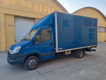 Iveco Daily 35C15 con cassa in alluminio e sponda