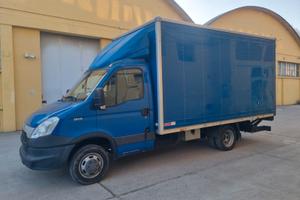 Iveco Daily 35C15 con cassa in alluminio e sponda