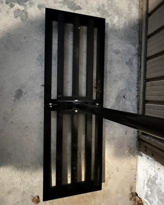 Rastrello livellatore per prato