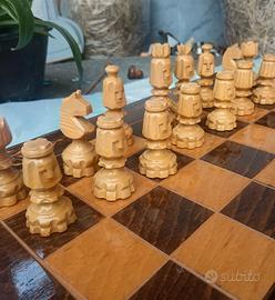 Scacchi in legno intagliati manifattura slava