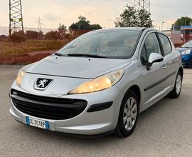 Peugeot 207 1.4 benzina per Neopatentati
