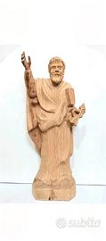 Antica statua raffigurante San Pietro, un'opera d'