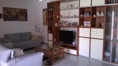 Contromobile e un divano