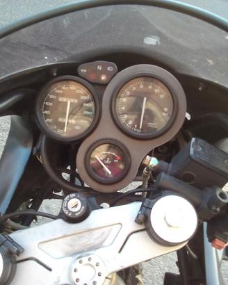 Moto 750 cc 