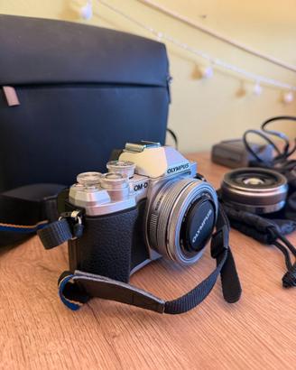 Olympus OM-D E-M10 Mark III + 3 obiettivi