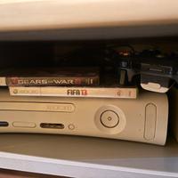 Xbox 360 bianca+controller +2 giochi. NON SPEDISCO