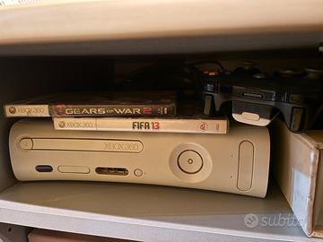 Xbox 360 bianca+controller +2 giochi. NON SPEDISCO