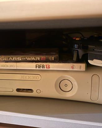 Xbox 360 bianca+controller +2 giochi. NON SPEDISCO
