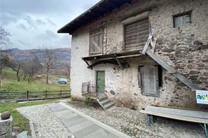 PORZIONE DI CASA DA RISTRUTTURARE CON GIARDINO