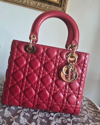borsa lady Dior rossa con trapuntatura cannage