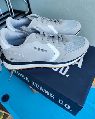 Scarpe grigie