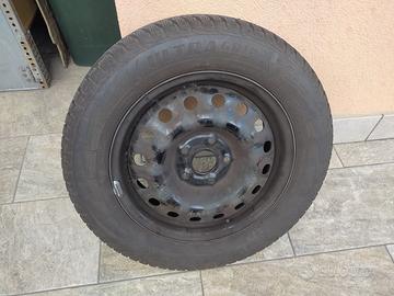 4 Gomme Auto Invernali Goodyear 215/60R 16 H99