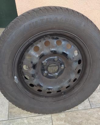 4 Gomme Auto Invernali Goodyear 215/60R 16 H99