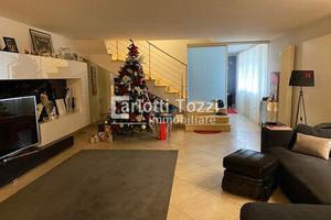 Rif.03370IND- bifamiliare grosseto