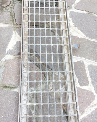 Griglia di scolo carrabile