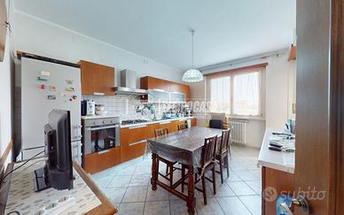 TRILOCALE CON BOX AUTO