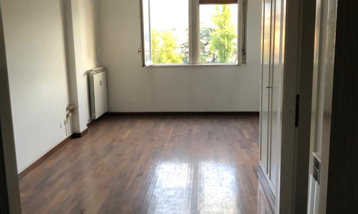 Centrale delizioso appartamento con balcone