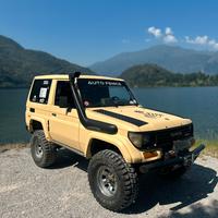 Toyota Cinesino color sabbia deserto