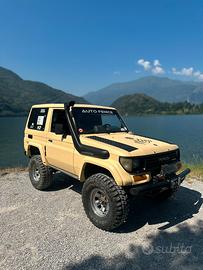 Toyota Cinesino color sabbia deserto