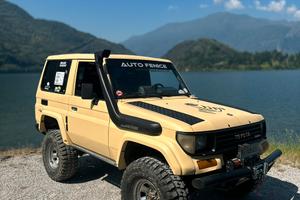 Toyota Cinesino color sabbia deserto