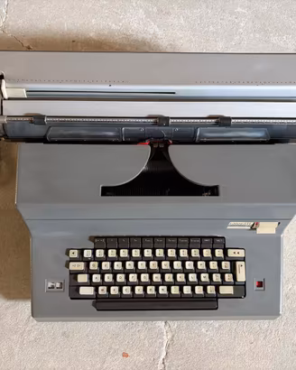 macchina da scrivere Olivetti Editor 4 