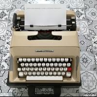 Macchina da scrivere Olivetti