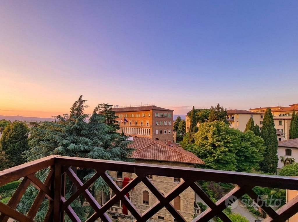 Appartamento di 135 m² con più di 5 locali a Arezz - Vista 2