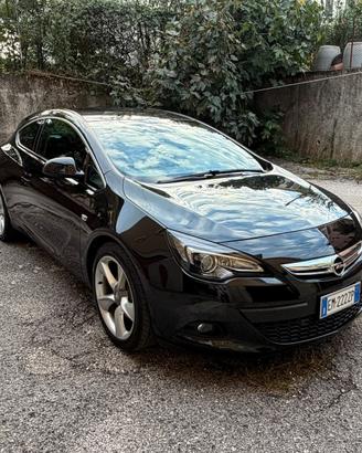 Opel Astra GTC 1.6 Turbo Cosmo S - 2012 -89.000 km
