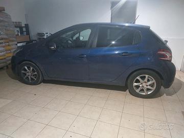 Peugeot 208 tenuta benissimo 
