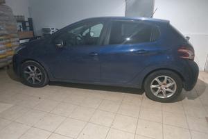 Peugeot 208 tenuta benissimo 
