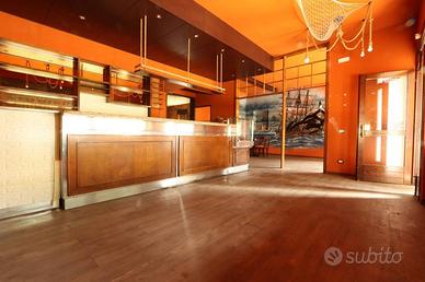 Villa di 373 m² con più di 5 locali e box auto a B