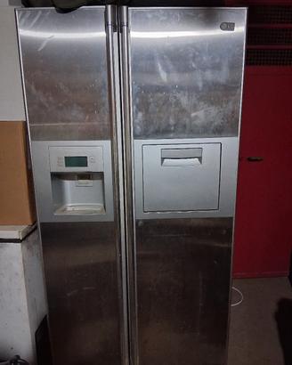 Frigorifero  LG con dispenser acqua e ghiaccio 