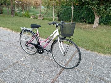 bicicletta donna ruote 28 con cambio e cestino 