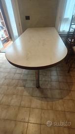 Tavolo penisola con 6 sedie